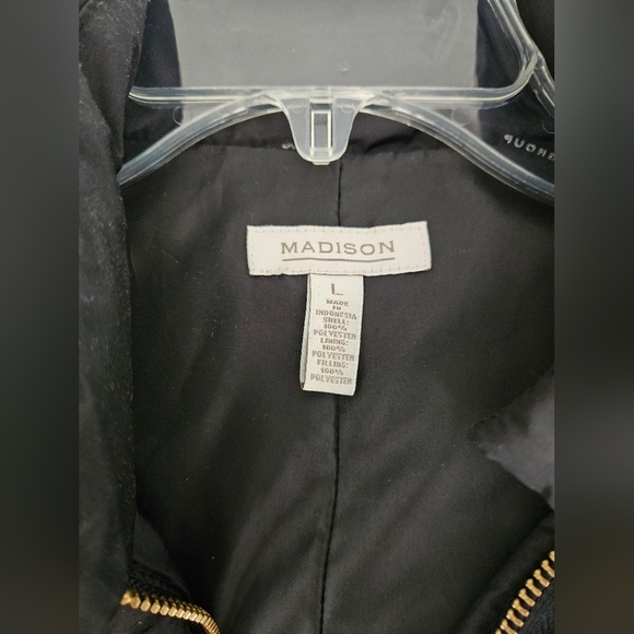 Black puffer vest with gold accent - Picture 2 of 2